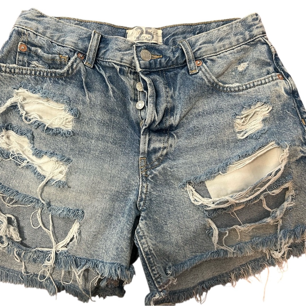 We the free Distressed Light Blue Denim Women's Shorts size 25